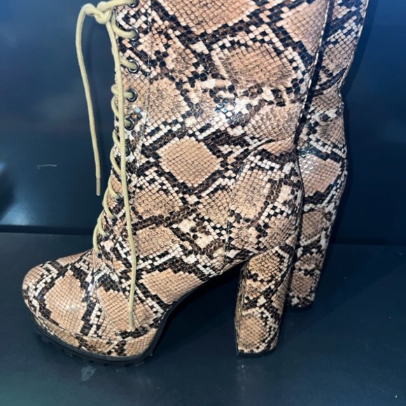 Simmi‎ of London Snake Print High Heel Fashion Boots Sz. 8 - Picture 3 of 5